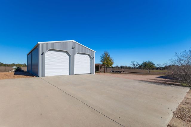 1138 Creekside LN, Weimar, TX 78962