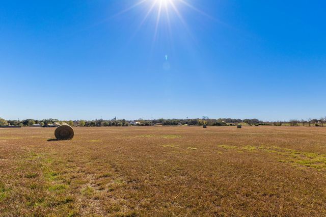 1138 Creekside LN, Weimar, TX 78962