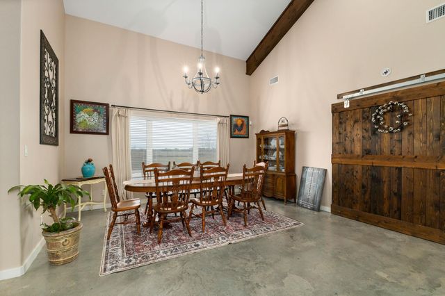 1138 Creekside LN, Weimar, TX 78962