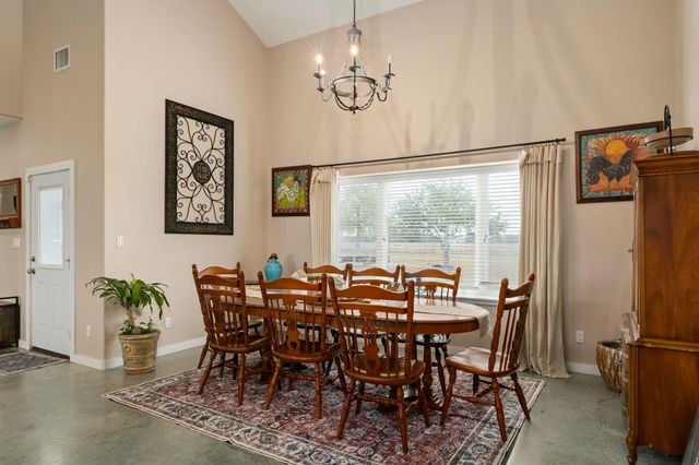 1138 Creekside LN, Weimar, TX 78962