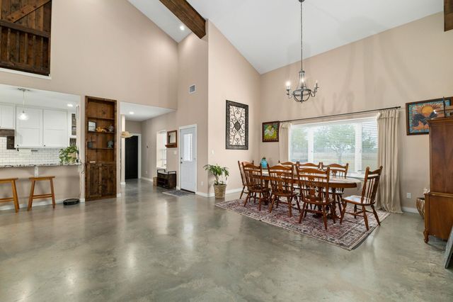 1138 Creekside LN, Weimar, TX 78962