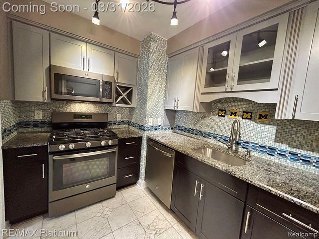 1229 Island Drive 204, Ann Arbor, MI 48105