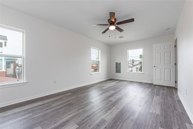 1101 54th Street, Galveston, TX 77551