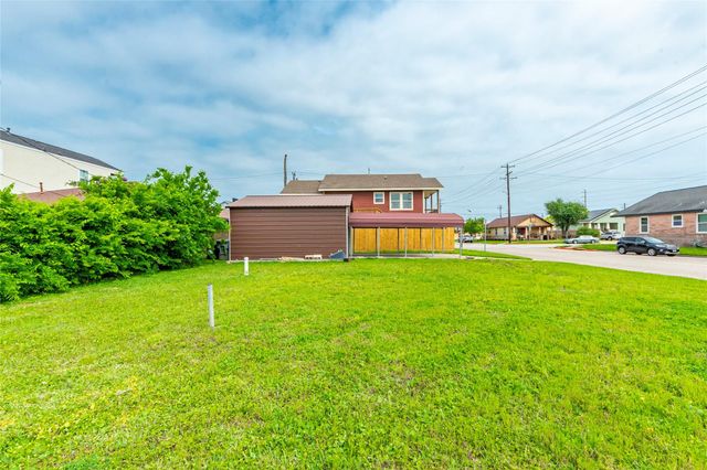 1101 54th Street, Galveston, TX 77551