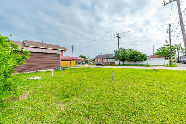1101 54th Street, Galveston, TX 77551