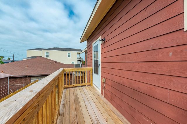 1101 54th Street, Galveston, TX 77551