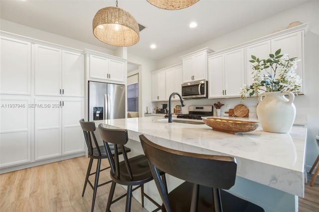 5413 Pecan Dr, Loxahatchee, FL 33470