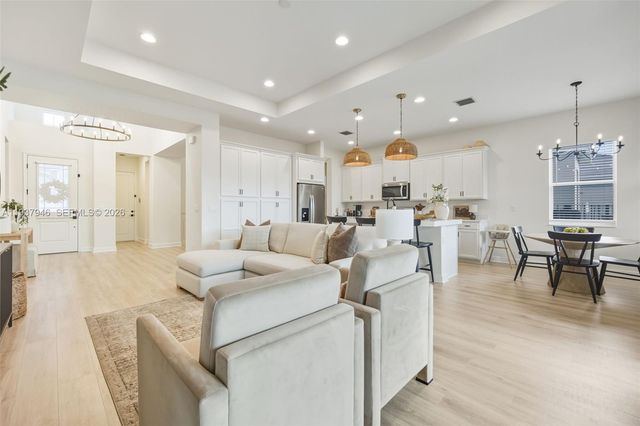 5413 Pecan Dr, Loxahatchee, FL 33470