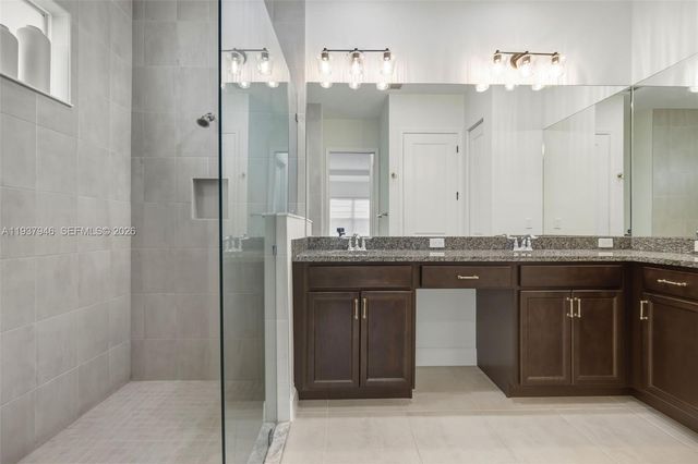 5413 Pecan Dr, Loxahatchee, FL 33470