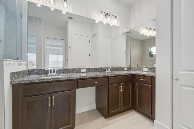 5413 Pecan Dr, Loxahatchee, FL 33470