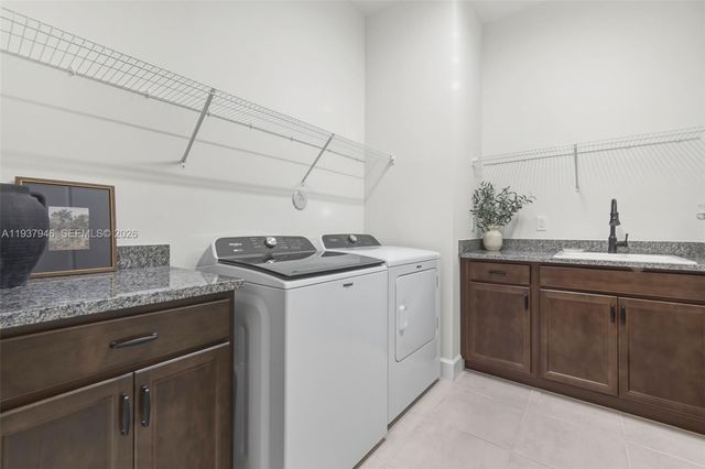 5413 Pecan Dr, Loxahatchee, FL 33470