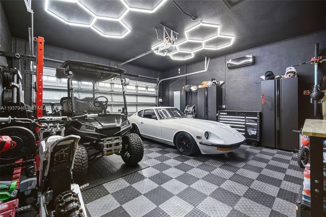 5413 Pecan Dr, Loxahatchee, FL 33470