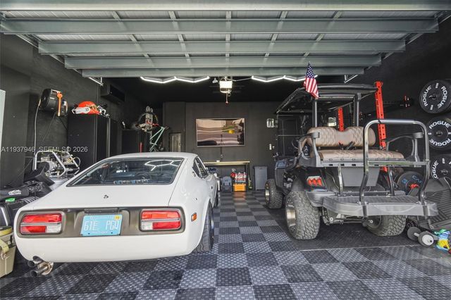 5413 Pecan Dr, Loxahatchee, FL 33470