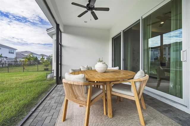 5413 Pecan Dr, Loxahatchee, FL 33470