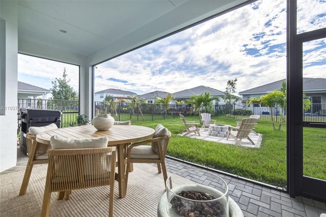 5413 Pecan Dr, Loxahatchee, FL 33470