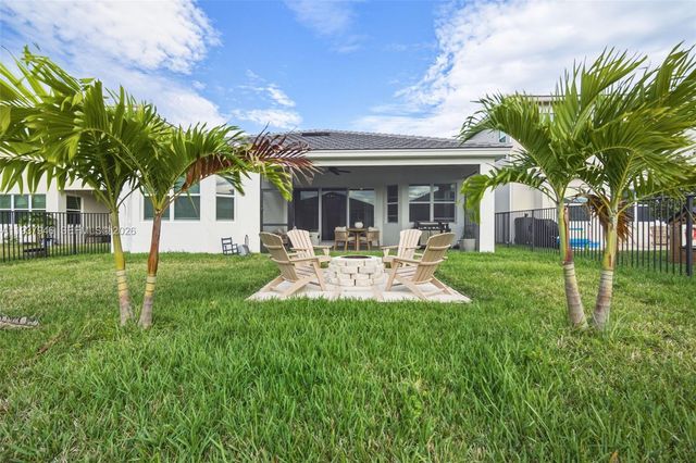 5413 Pecan Dr, Loxahatchee, FL 33470