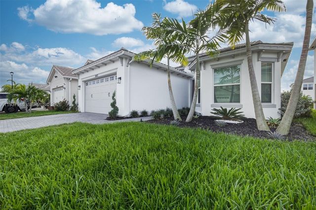 5413 Pecan Dr, Loxahatchee, FL 33470