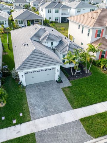 5413 Pecan Dr, Loxahatchee, FL 33470