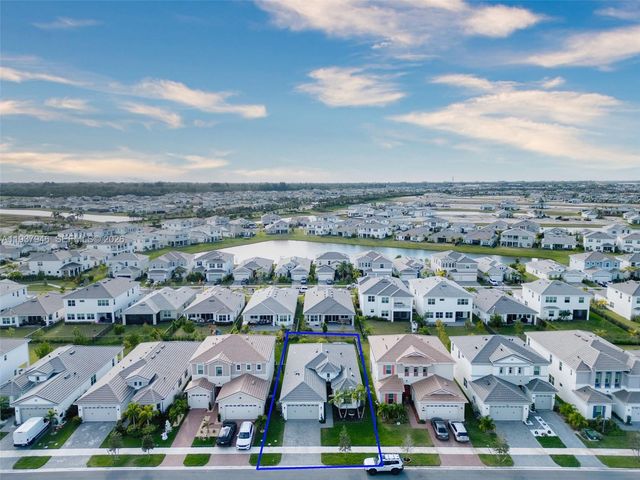 5413 Pecan Dr, Loxahatchee, FL 33470