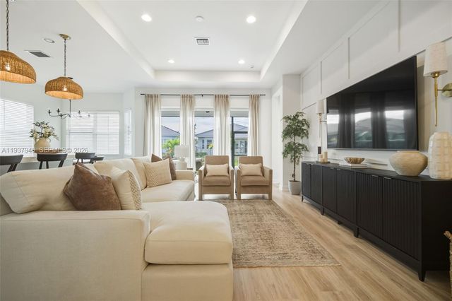 5413 Pecan Dr, Loxahatchee, FL 33470