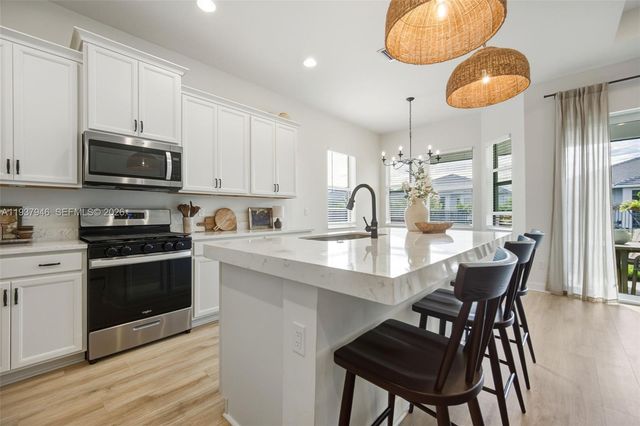 5413 Pecan Dr, Loxahatchee, FL 33470