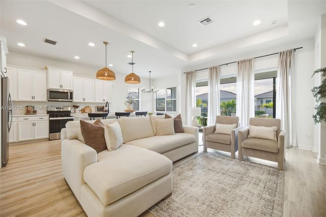 5413 Pecan Dr, Loxahatchee, FL 33470