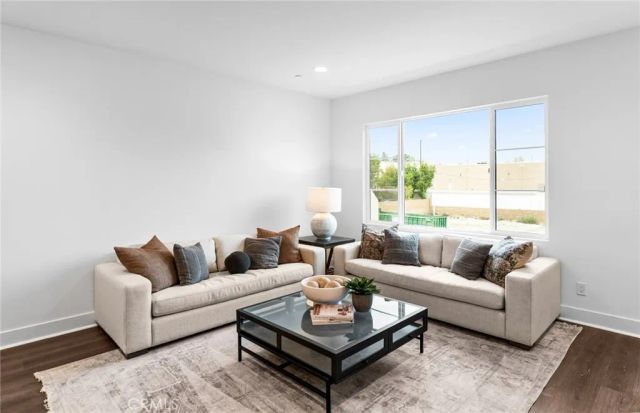 102 Sorrel Court, Burbank, CA 91506