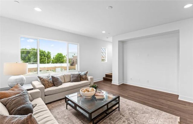 102 Sorrel Court, Burbank, CA 91506