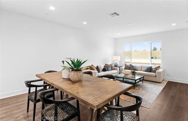 102 Sorrel Court, Burbank, CA 91506