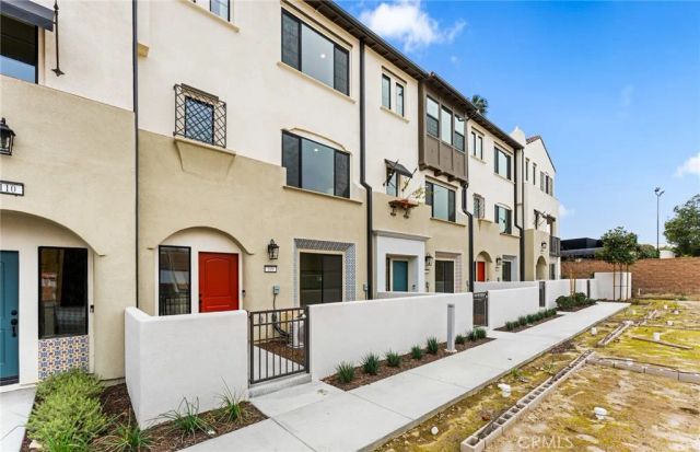 102 Sorrel Court, Burbank, CA 91506