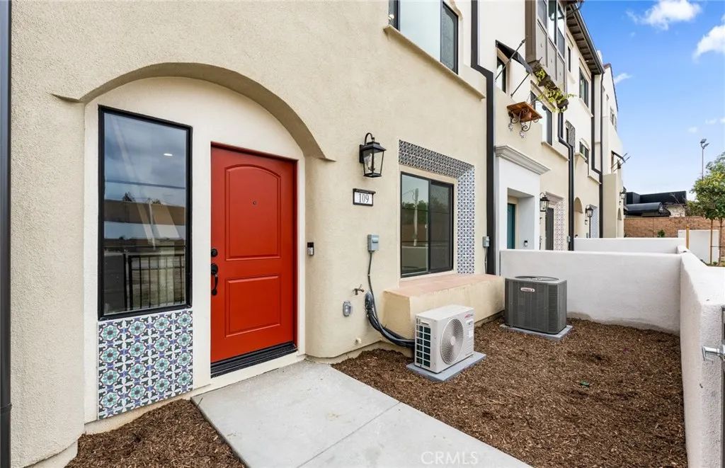 102 Sorrel Court, Burbank, CA 91506