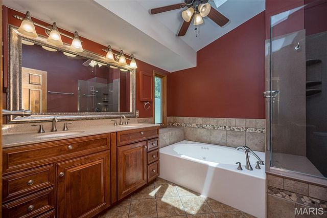 16740 N Fork Ridge Drive, Florissant, MO 63034