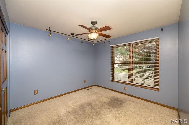 16740 N Fork Ridge Drive, Florissant, MO 63034