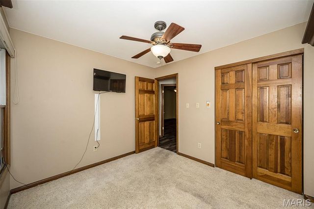 16740 N Fork Ridge Drive, Florissant, MO 63034