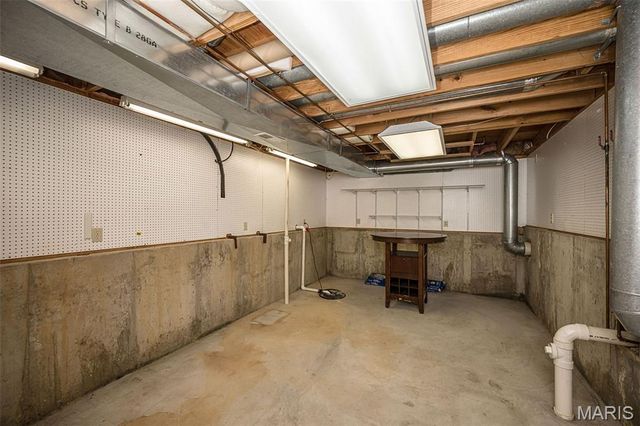 16740 N Fork Ridge Drive, Florissant, MO 63034