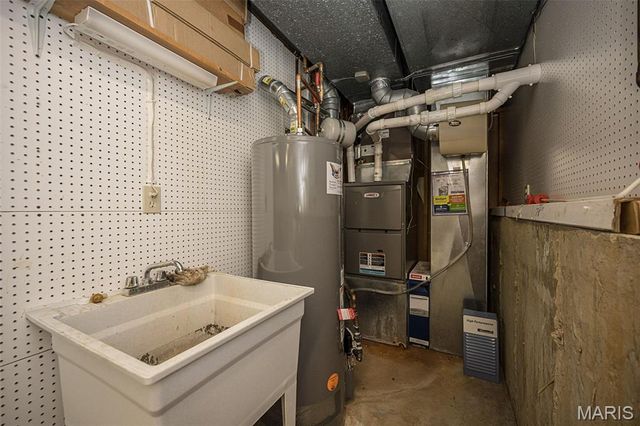 16740 N Fork Ridge Drive, Florissant, MO 63034