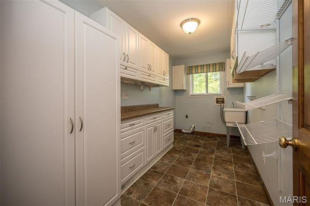 16740 N Fork Ridge Drive, Florissant, MO 63034
