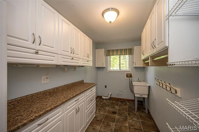 16740 N Fork Ridge Drive, Florissant, MO 63034