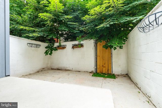 2528 CARPENTER ST, Philadelphia, PA 19146