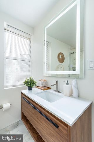 2528 CARPENTER ST, Philadelphia, PA 19146