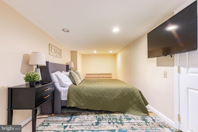 2528 CARPENTER ST, Philadelphia, PA 19146