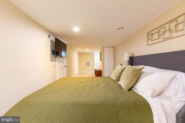 2528 CARPENTER ST, Philadelphia, PA 19146