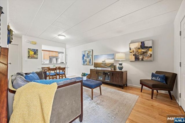 33 Poplar Avenue 8, Hackensack, NJ 07601