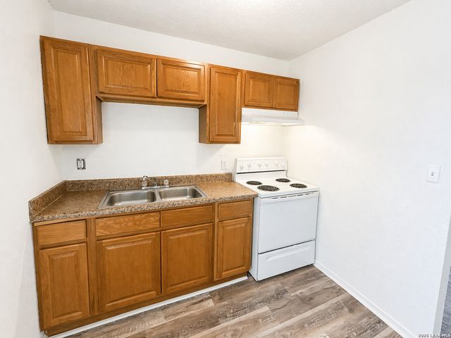 7810 Somerset, San Antonio, TX 78211