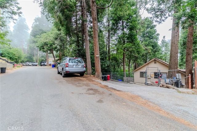 753 Woodland, Crestline, CA 92325