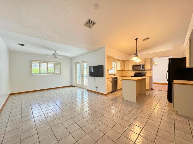 495 11th Court, Vero Beach, FL 32962