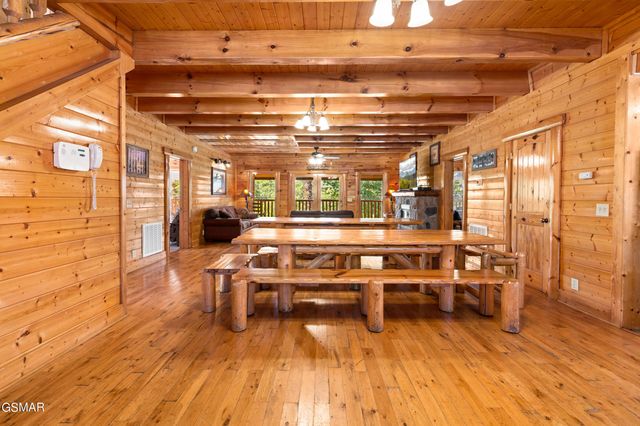 1009 Cricket Wood Way, Sevierville, TN 37862