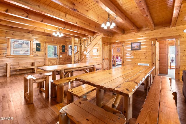 1009 Cricket Wood Way, Sevierville, TN 37862