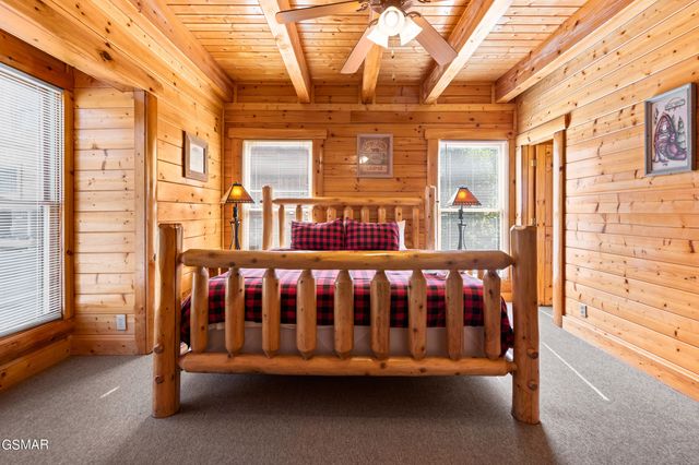 1009 Cricket Wood Way, Sevierville, TN 37862