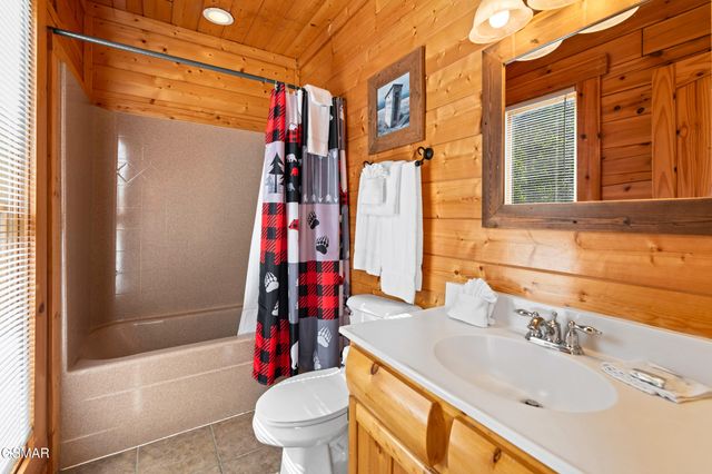 1009 Cricket Wood Way, Sevierville, TN 37862